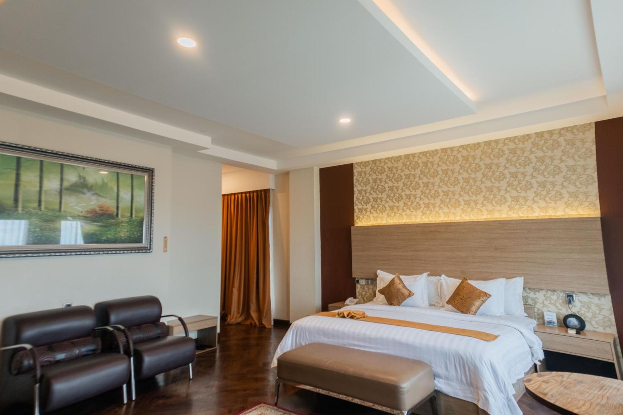 Muara Hotel And Mall Ternate Buitenkant foto