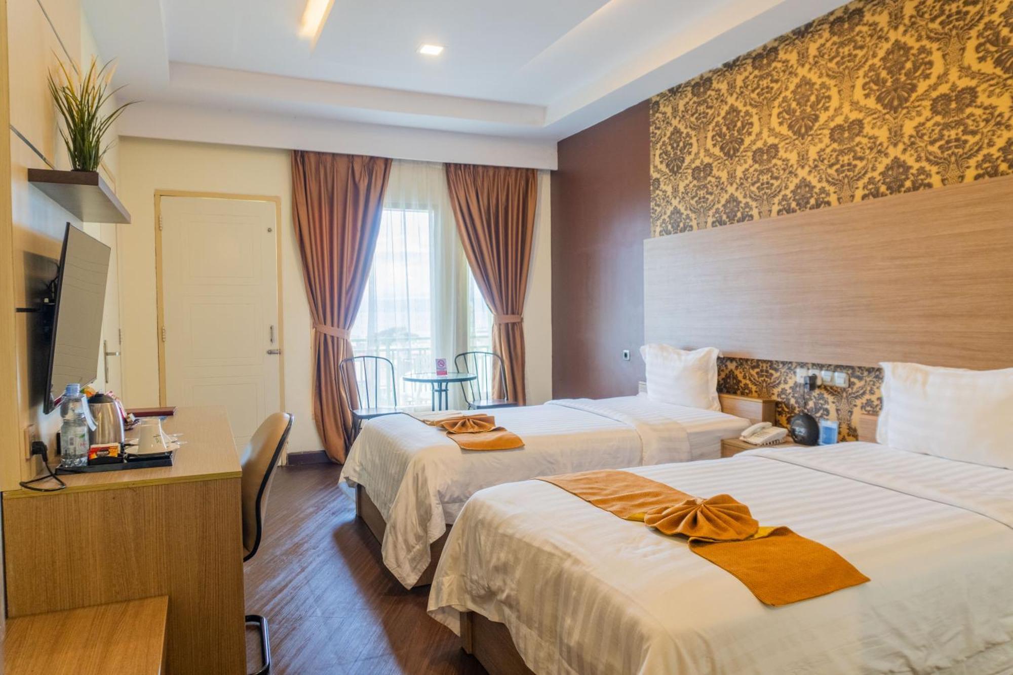 Muara Hotel And Mall Ternate Buitenkant foto